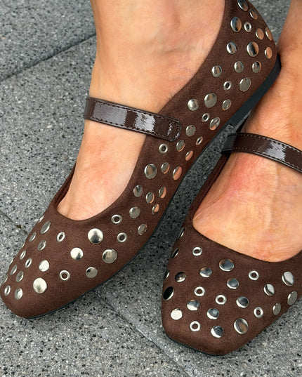 Suede Stud Pump - Brown