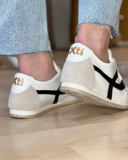 Retro Sneaker - White