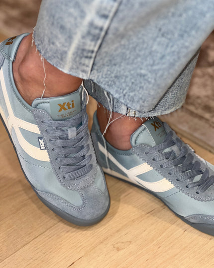 Retro Sneaker - Powder Blue