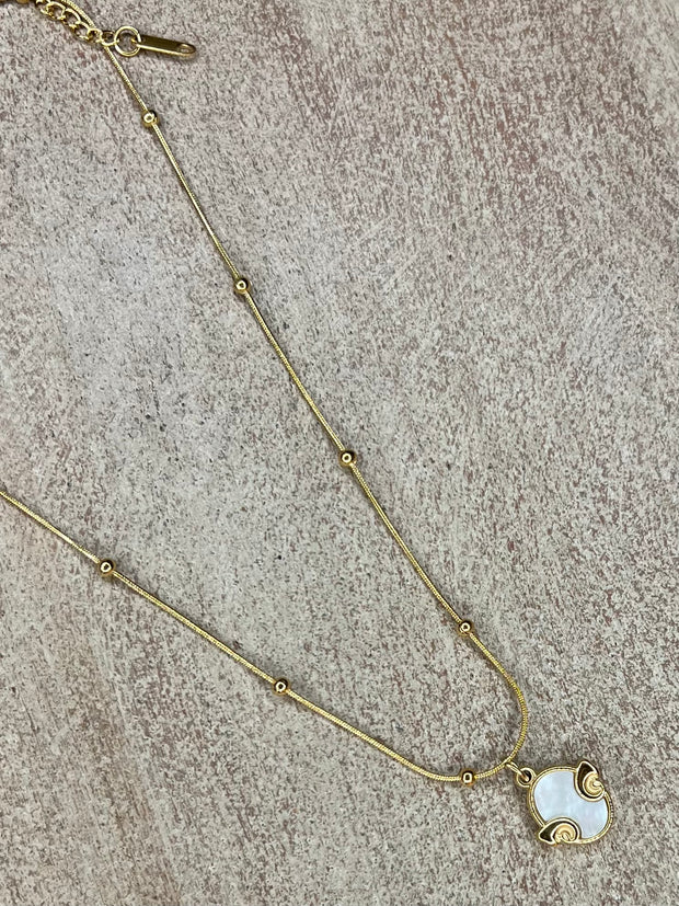 Vintage  Enamel Pendant Necklace - Gold/Cream