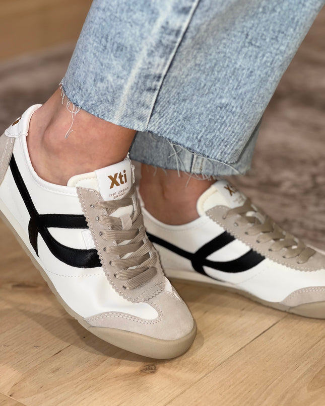 Retro Sneaker - White