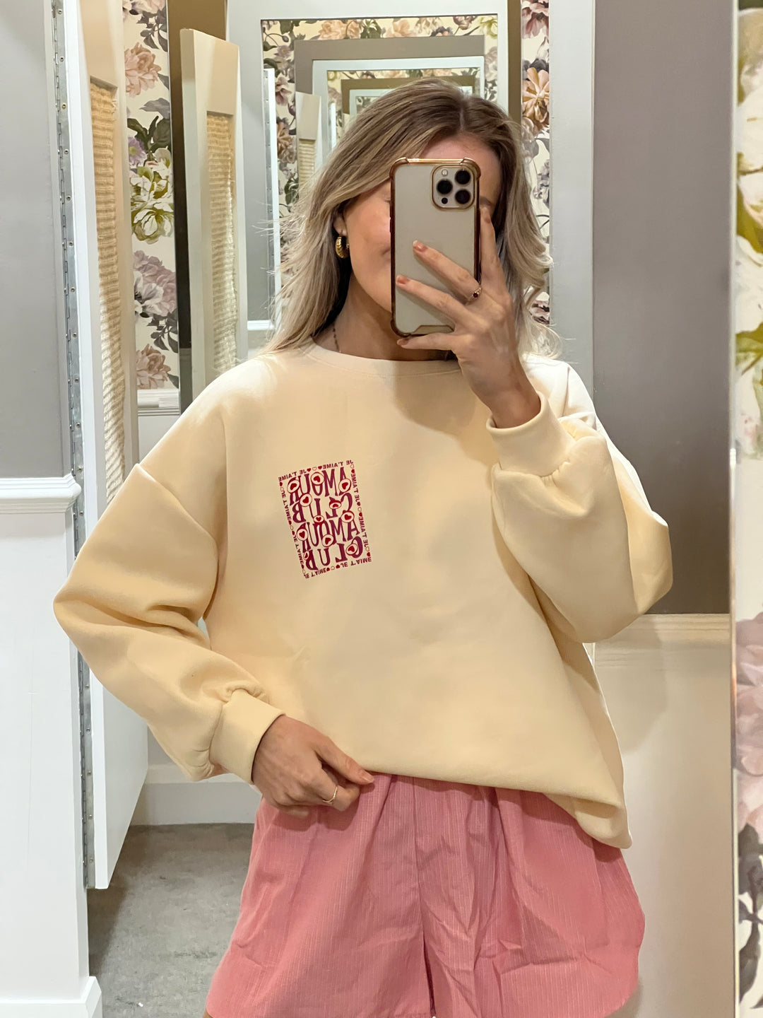 Amour Club Graphic Sweatshirt - Cream