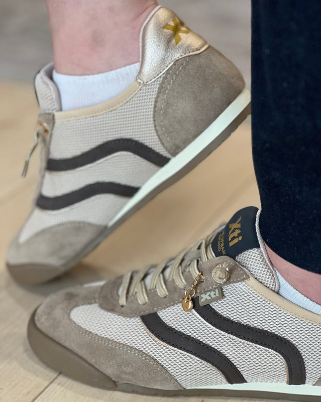 Mesh Metallic Sneaker - Beige/Black